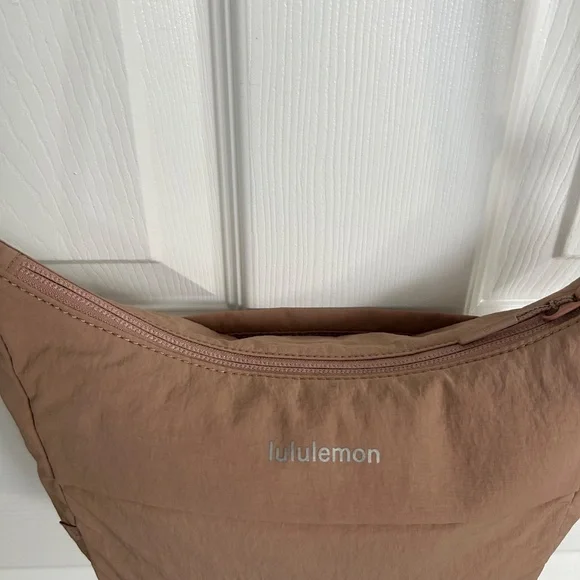 Lululemon Sling Crossbody Bag 2L Tan/Clay - Picture 2 of 11